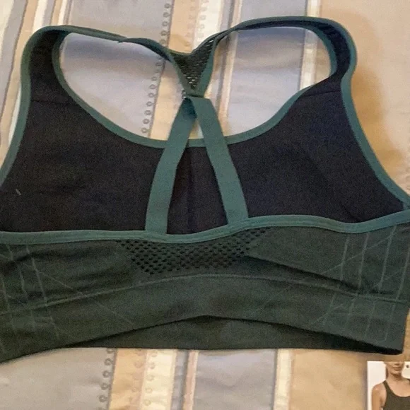 Sold elsewhere Seamless sport bra green color brand new size XL (16-18) - Picture 4 of 9